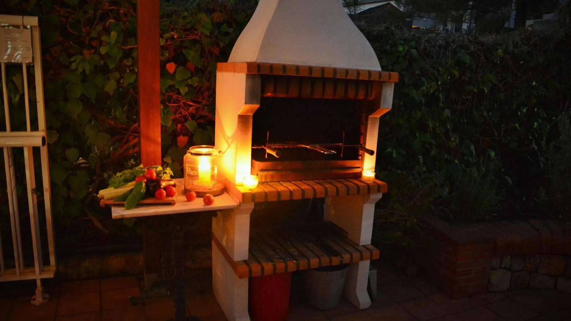 Villa Les Moreres De Sitges, Mediterranean-Style Family Escape 시체스